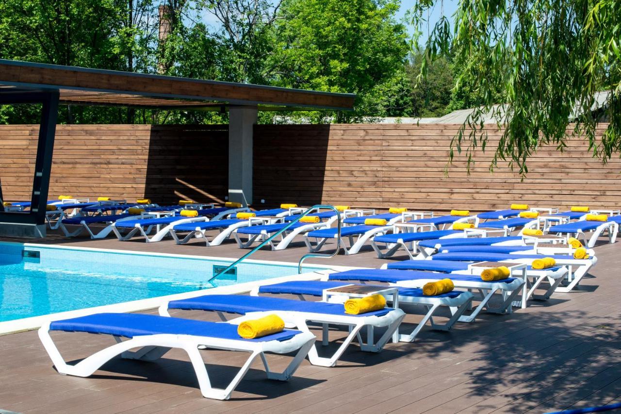 Riverside- Hotel And Mice Černihiv Exteriér fotografie